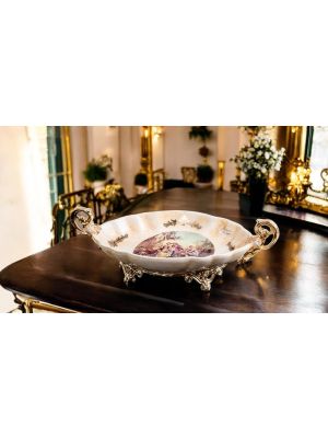 Tablett aus edler Keramik, verziert mit Barockmotiven und goldenen Details, handgefertigt.