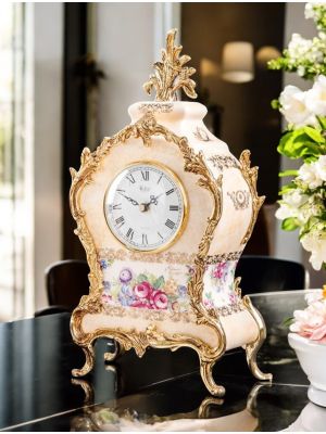 Hochwertige Tischuhr aus Keramik, verziert mit eleganten goldenen Details, handgefertigt.