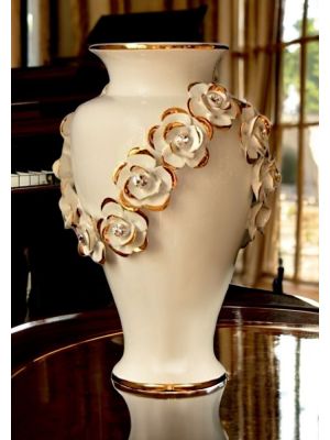 Hochwertige Keramikvase mit Rosen, Swarovski-Kristallen und goldenen Details.
