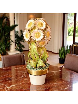 Künstlerische Keramikpflanze, verziert mit Gänseblümchen und goldenen Details, komplett von Hand gefertigt.