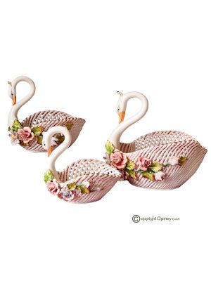 Tafelaufsatz, 3er-Set Schwäne aus feiner Keramik, verziert mit Blumen und goldenen Details, handgefertigt.