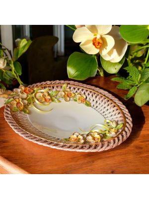 Ovaler Korb aus künstlerischer Keramik, verziert mit Orchideen und goldenen Details, handgefertigt