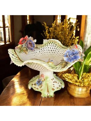 Ständer, künstlerisches Keramik-Mittelstück, verziert mit Blumen und goldenen Details, handgefertigt