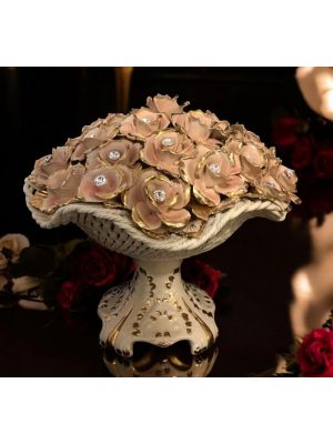 Tortenständer, hochwertiger Tafelaufsatz aus Keramik, mit Rosen, Golddetails und Kristallen, handgefertigt.