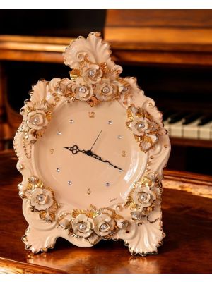Hochwertige Barockuhr aus Keramik mit Goldverzierungen, handgefertigt.