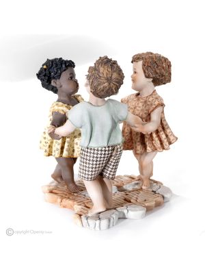 GIROTONDO – Sammlerpuppe, handverziert mit feinen Details.