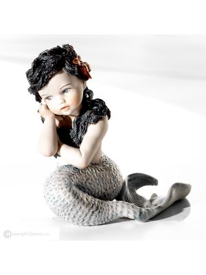 DIE KLEINE MEERJUNGFRAU Capodimonte, Märchenstatuette, ein romantisches Kunstwerk aus Porzellan.