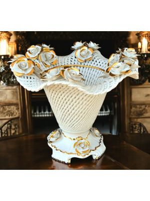 Hochwertige Keramikvase, verziert mit Rosen, Swarovski-Kristallen und goldenen Details.
