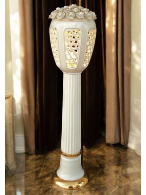 Stehlampe, Keramiklaterne, verziert mit Rosen, Swarovski-Kristallen und Gold.