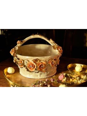 Hochwertiger Frühlingskorb aus Keramik, mit Rosen und goldenen Details, handgefertigt.