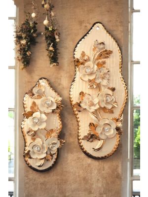 Set aus 2 Wanddekorationen aus Keramik, mit Rosen, Kristallen und goldenen Details, handgefertigt.