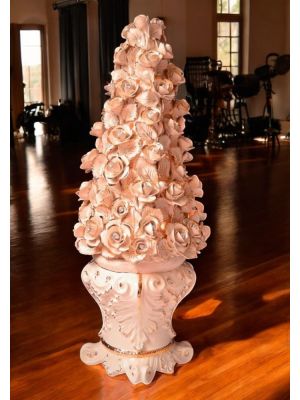Stehlampe aus Keramik, verziert mit Rosen, Swarovski-Kristallen und goldenen Details.