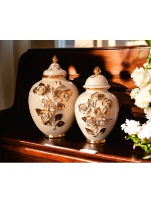 2er-Set Vasen aus edler Keramik, mit goldenen Rosen und handgefertigten Swarovski-Kristallen.