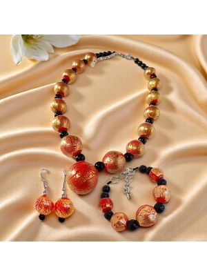 Elegantes Set aus mundgeblasenem Muranoglas mit 24 Karat Blattgold: Halskette, Armband und Ohrringe.