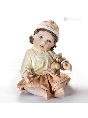 ZOE – Sammlerpuppe, handverziert mit feinen Details.