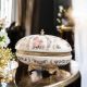 Box, elegante Schmuckschatulle aus edler Keramik, mit raffinierten Golddetails.