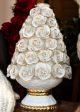 Tischlampe. Keramik im Barockstil, verziert mit Rosen, Swarovski-Kristallen und Gold.