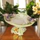 Ovaler Ständer, künstlerischer Keramik-Mittelpunkt, verziert mit Blumen und goldenen Details, handgefertigt
