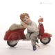NININ - Capodimonte-Porzellan, Figur auf einer Vespa, italienische Eleganz.