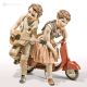 ON THE ROAD – Capodimonte-Statuette auf Roller, reine handwerkliche Schönheit.