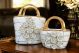 Set aus 2 Keramikhandtaschen mit Rosen, Kristallen und Golddetails, handgefertigt.