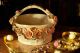 Hochwertiger Frühlingskorb aus Keramik, mit Rosen und goldenen Details, handgefertigt.