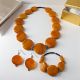 Edles Set handgefertigten Muranoglas-Schmucks, bestehend aus Halskette, Armband und Ohrringen.